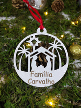 Carregar imagem no visualizador da galeria, Bola de Natal com nome - modelo Presépio - Feira do Brinde