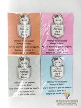 Carregar imagem no visualizador da galeria, Amuleto "Abraço de Bolso" para oferecer - Feira do Brinde