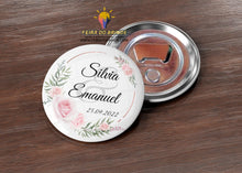 Carregar imagem no visualizador da galeria, Crachá/Pin - Casamento modelo 1 - Feira do Brinde