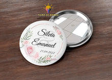 Carregar imagem no visualizador da galeria, Crachá/Pin - Casamento modelo 1 - Feira do Brinde