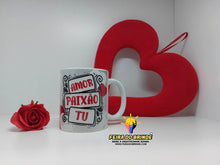 Carregar imagem no visualizador da galeria, Caneca &quot;AMOR,PAIXÃO,TU&quot; - Feira do Brinde
