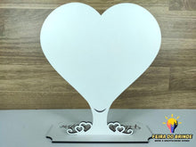 Carregar imagem no visualizador da galeria, Placa Stand Para Mesa De Casamento Com Forma Em Coração
